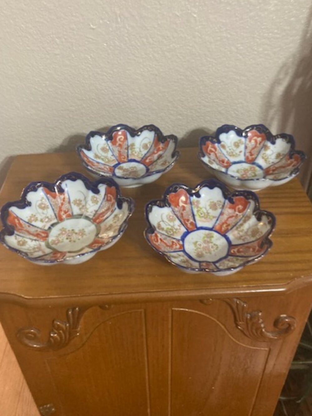 Vintage Set of 4 Japanese Imari Flower-Shaped Bowls